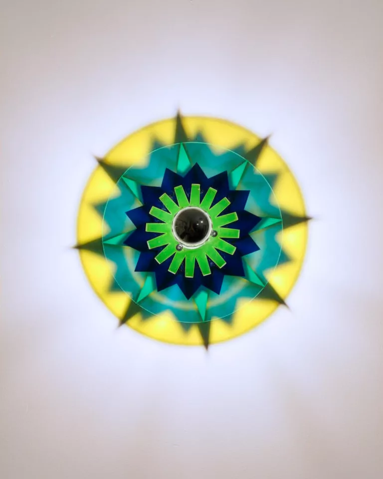 PO.YA 01 luminaire plexiglass vert jaune Atelier Popi