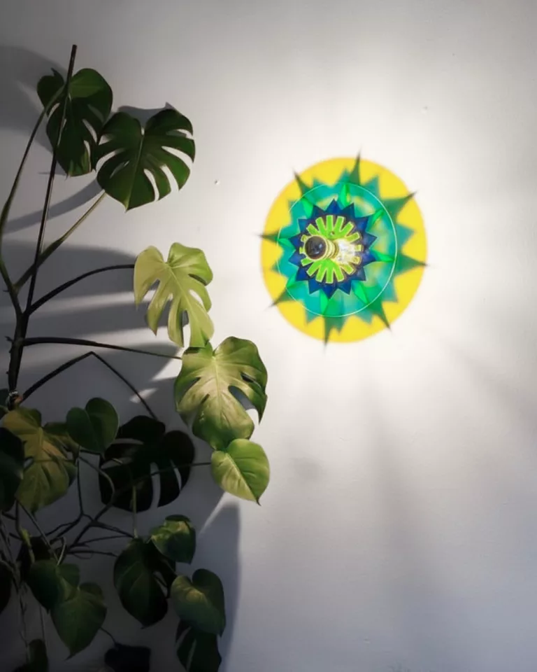 PO.YA 01 luminaire plexiglass vert jaune Atelier Popi