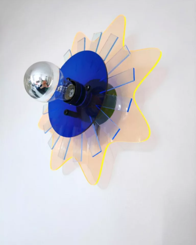 PO.YA 02 luminaire plexiglass bleu jaune fluorescent Atelier Popi
