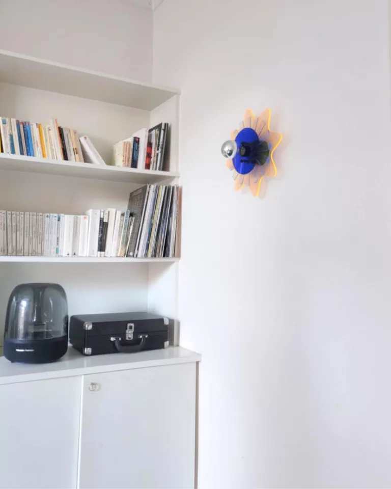 PO.YA 02 luminaire plexiglass bleu jaune fluorescent Atelier Popi