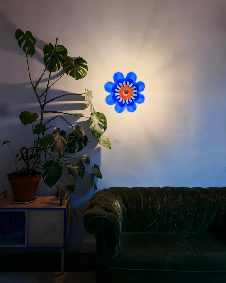 PO.YA 03 luminaire plexiglass rouge jaune bleu Atelier Popi