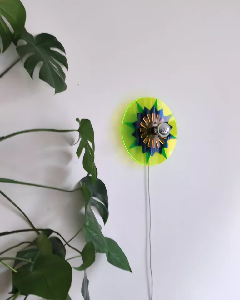 PO.YA 01 luminaire plexiglass vert jaune Atelier Popi