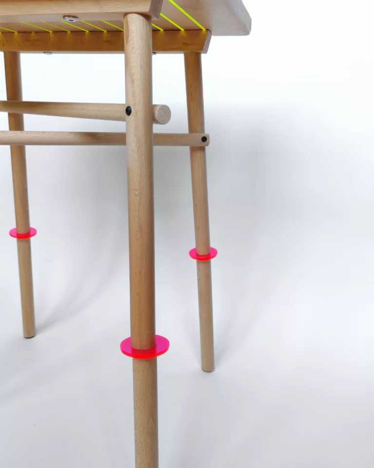 Vif detailVIF stool in solid beech and fluorescent plexiglass, unique piece made by hand in Brussels by Atelier Popi